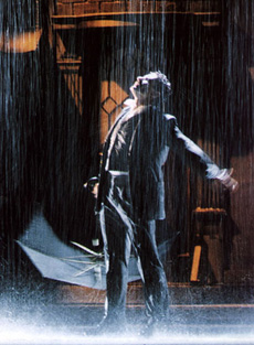 Una foto di scena da "Cantando sotto la pioggia"